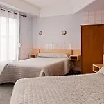 De La Comete 2* Paris
