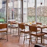 De La Comete 2* Paris
