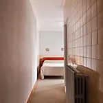 De La Comete 2* Paris