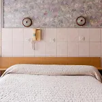 De La Comete 2* Paris