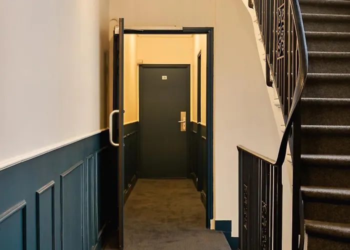 De La Comete Hotel *