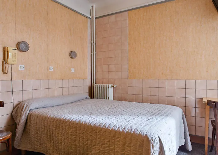 De La Comete 2* Paris